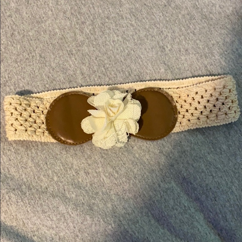 White flower belt